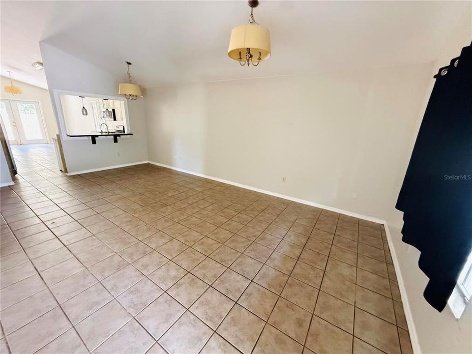 En Venta: $267,500 (4 camas, 2 baños, 1563 Pies cuadrados)
