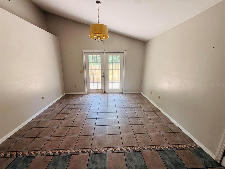 En Venta: $267,500 (4 camas, 2 baños, 1563 Pies cuadrados)