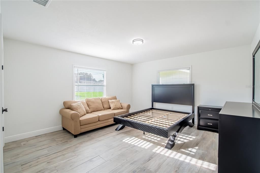 Activo con contrato: $375,000 (3 camas, 2 baños, 1440 Pies cuadrados)