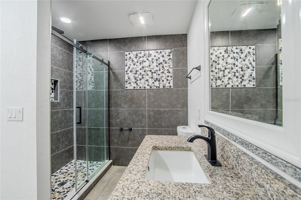Activo con contrato: $375,000 (3 camas, 2 baños, 1440 Pies cuadrados)