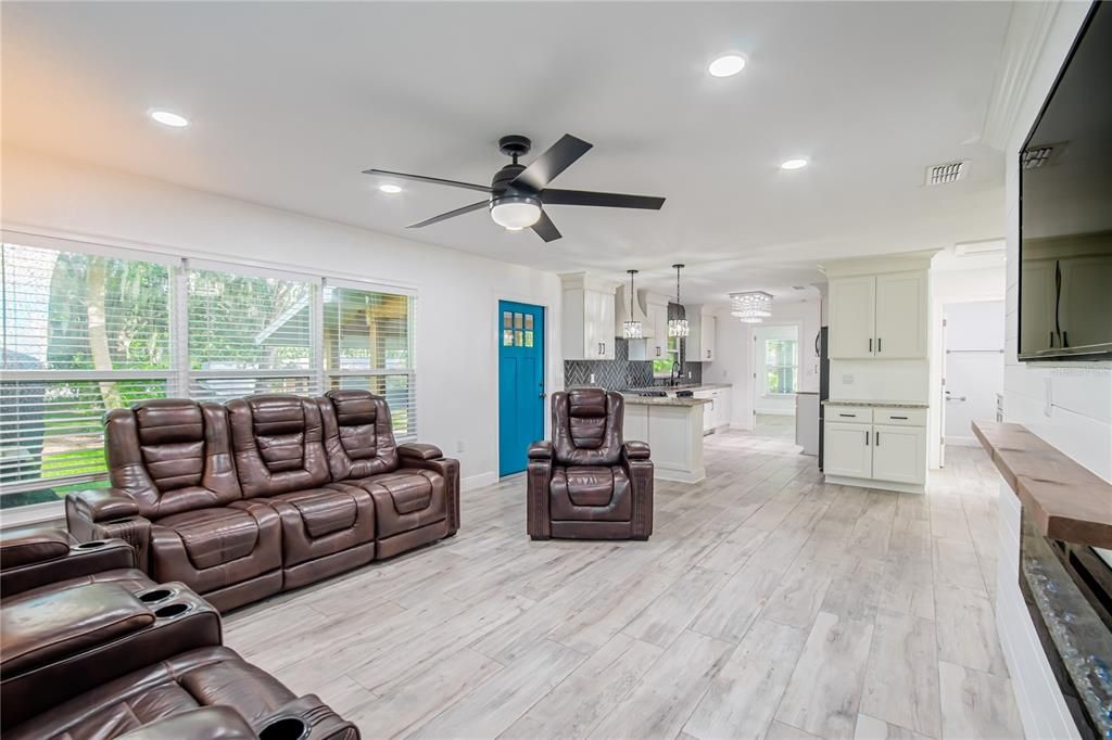 Activo con contrato: $375,000 (3 camas, 2 baños, 1440 Pies cuadrados)