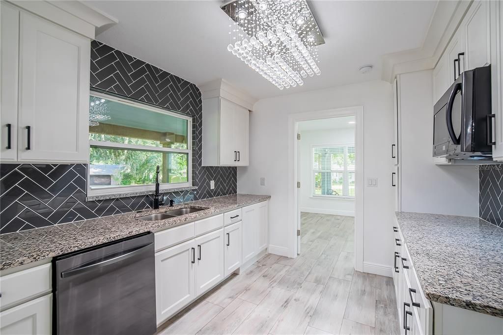 Activo con contrato: $375,000 (3 camas, 2 baños, 1440 Pies cuadrados)