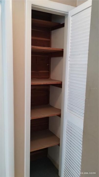 В аренду: $2,200 (4 спален, 1 ванн, 988 Квадратных фут)