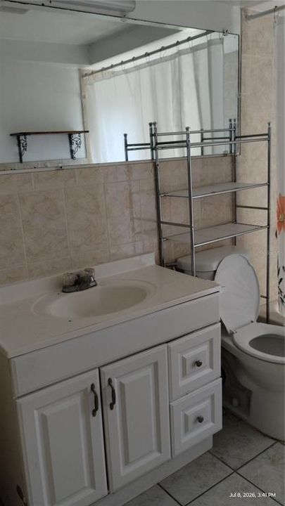 В аренду: $2,200 (4 спален, 1 ванн, 988 Квадратных фут)