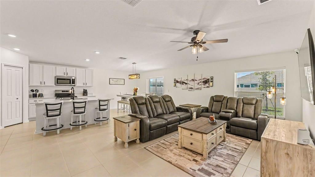 На продажу: $298,000 (4 спален, 2 ванн, 1801 Квадратных фут)
