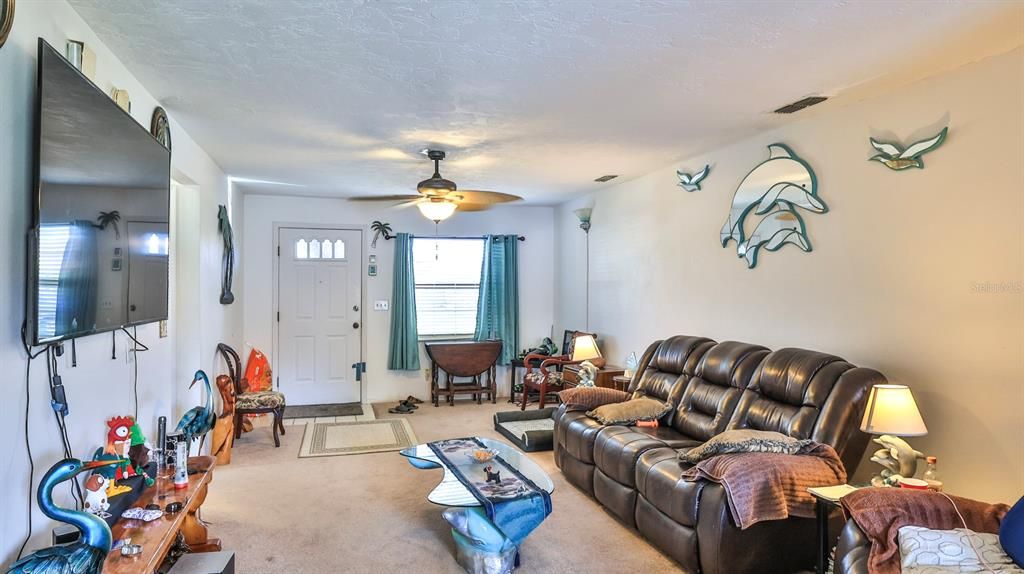 For Sale: $224,900 (2 beds, 2 baths, 1114 Square Feet)