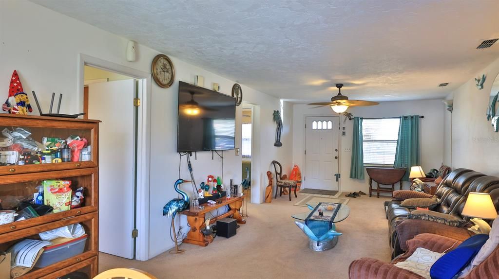 For Sale: $224,900 (2 beds, 2 baths, 1114 Square Feet)