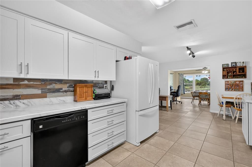 En Venta: $290,000 (3 camas, 2 baños, 1686 Pies cuadrados)