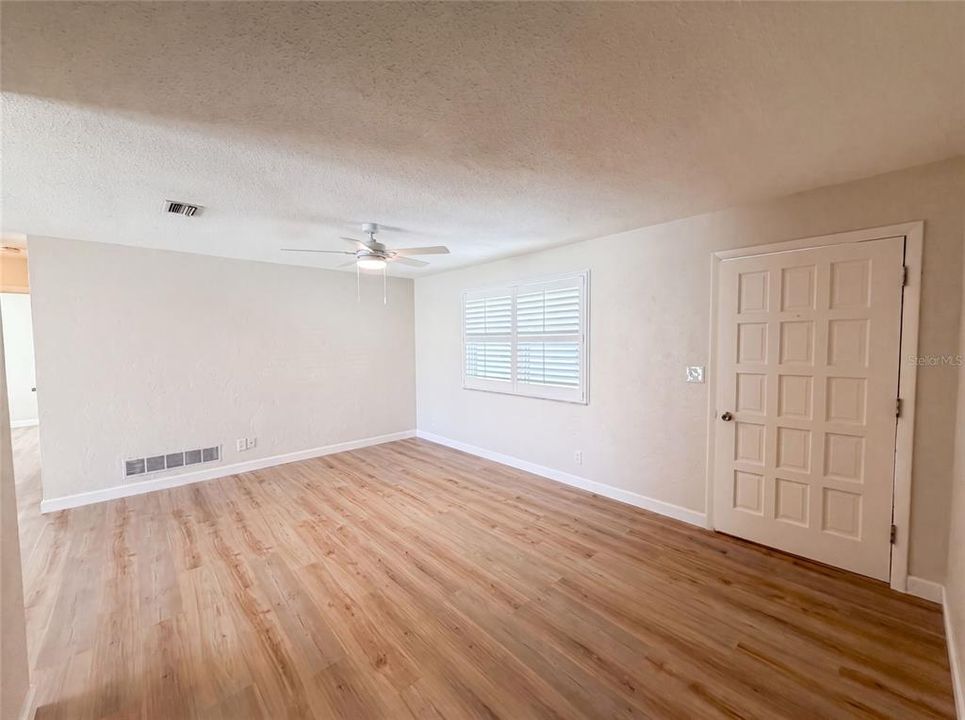 Activo con contrato: $290,000 (3 camas, 2 baños, 1138 Pies cuadrados)