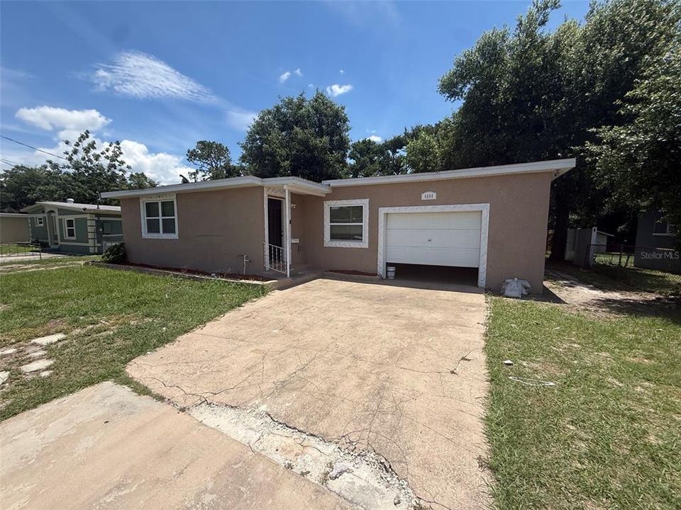 For Rent: $2,400 (5 beds, 2 baths, 1789 Square Feet)