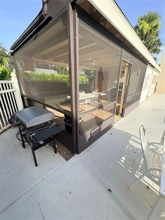 For Sale: $155,000 (2 beds, 2 baths, 892 Square Feet)