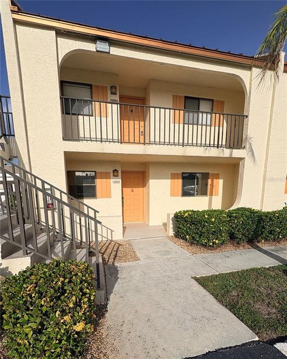 For Sale: $155,000 (2 beds, 2 baths, 892 Square Feet)