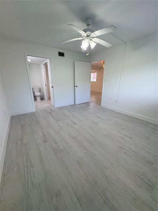 For Sale: $155,000 (2 beds, 2 baths, 892 Square Feet)