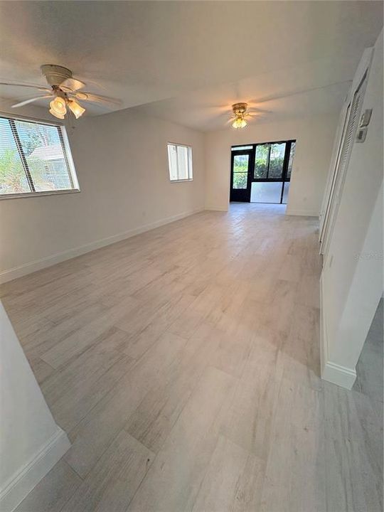 For Sale: $155,000 (2 beds, 2 baths, 892 Square Feet)