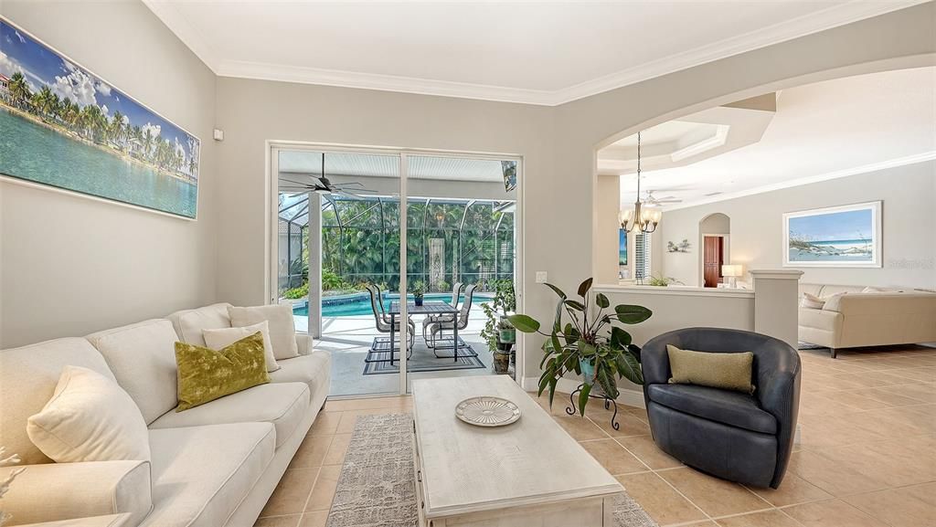 En Venta: $745,000 (3 camas, 3 baños, 2546 Pies cuadrados)