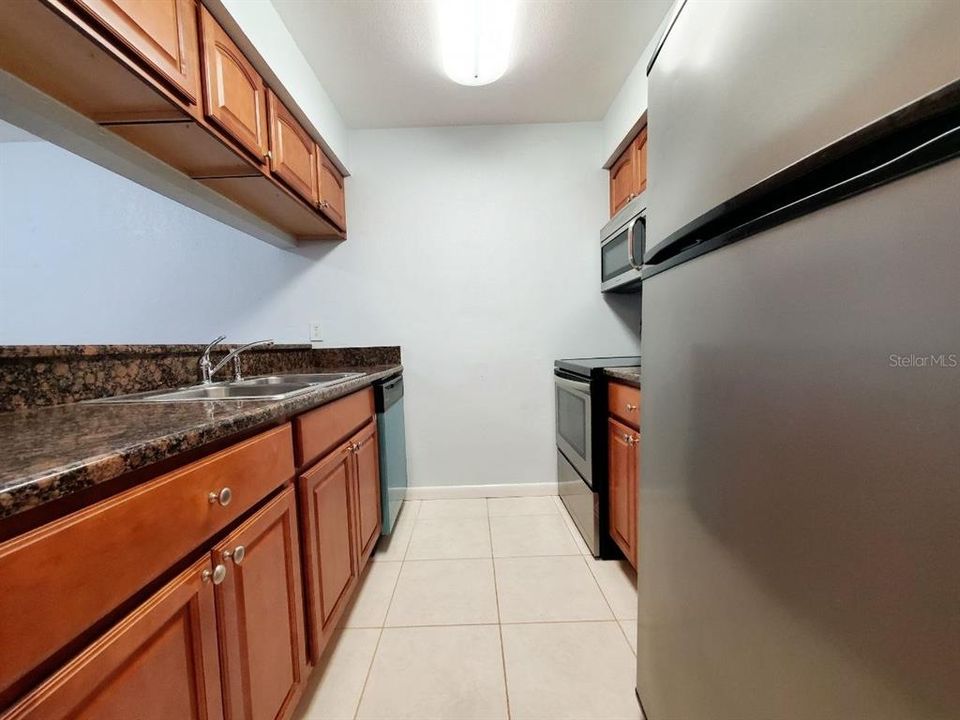 В аренду: $1,700 (2 спален, 1 ванн, 884 Квадратных фут)