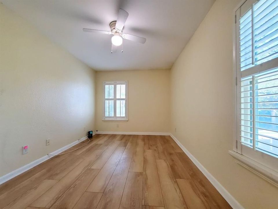 В аренду: $1,700 (2 спален, 1 ванн, 884 Квадратных фут)
