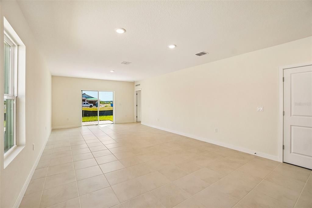 Active With Contract: $289,990 (4 beds, 2 baths, 1624 Square Feet)