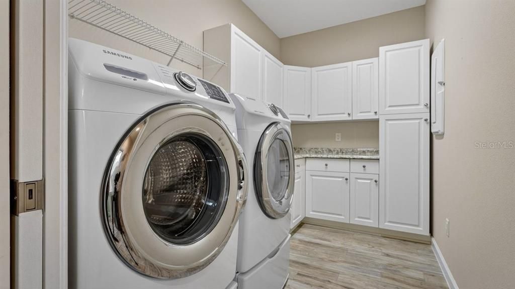 На продажу: $659,900 (2 спален, 2 ванн, 2303 Квадратных фут)