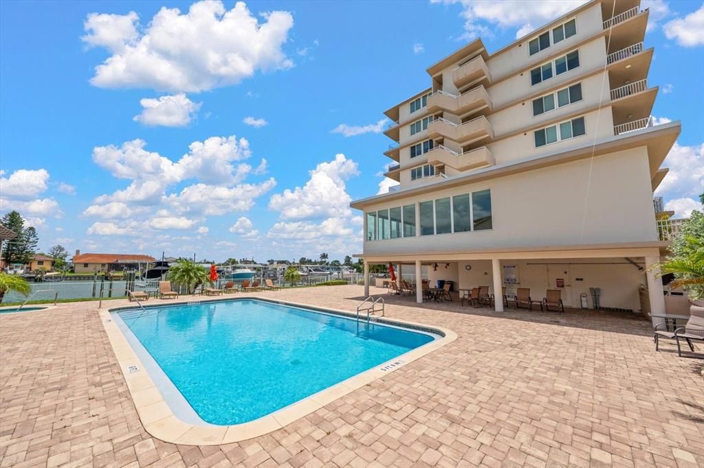 На продажу: $555,000 (2 спален, 2 ванн, 1345 Квадратных фут)
