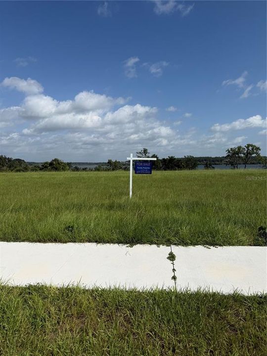 En Venta: $449,000 (0.51 acres)