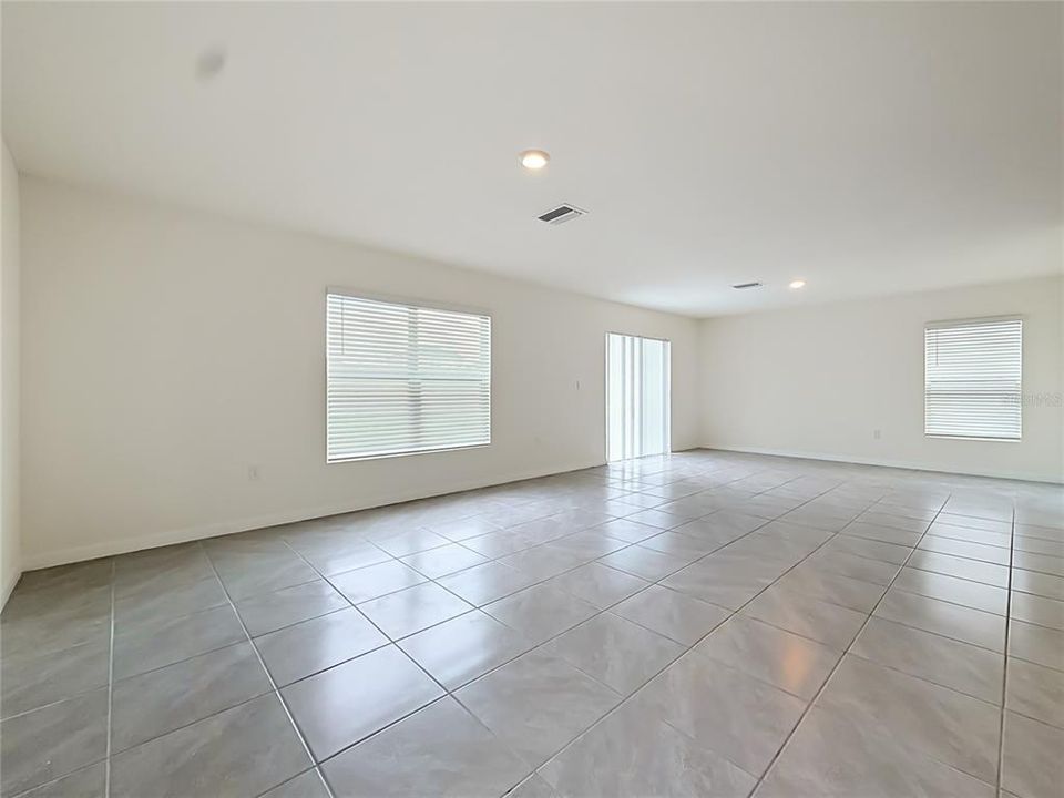 В аренду: $2,350 (4 спален, 2 ванн, 2373 Квадратных фут)
