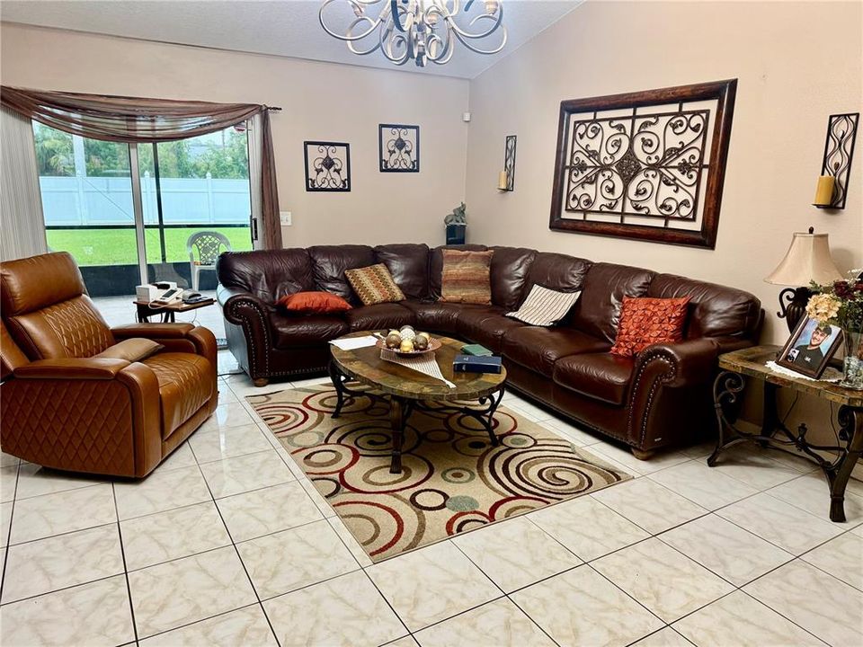 For Sale: $325,000 (3 beds, 2 baths, 1992 Square Feet)