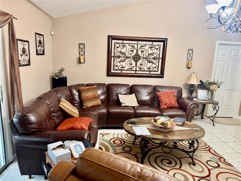 For Sale: $325,000 (3 beds, 2 baths, 1992 Square Feet)