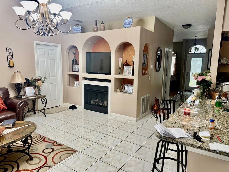 For Sale: $325,000 (3 beds, 2 baths, 1992 Square Feet)
