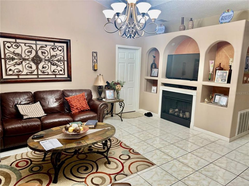 For Sale: $325,000 (3 beds, 2 baths, 1992 Square Feet)