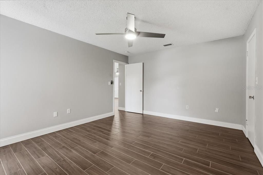 En Venta: $449,500 (4 camas, 2 baños, 2596 Pies cuadrados)