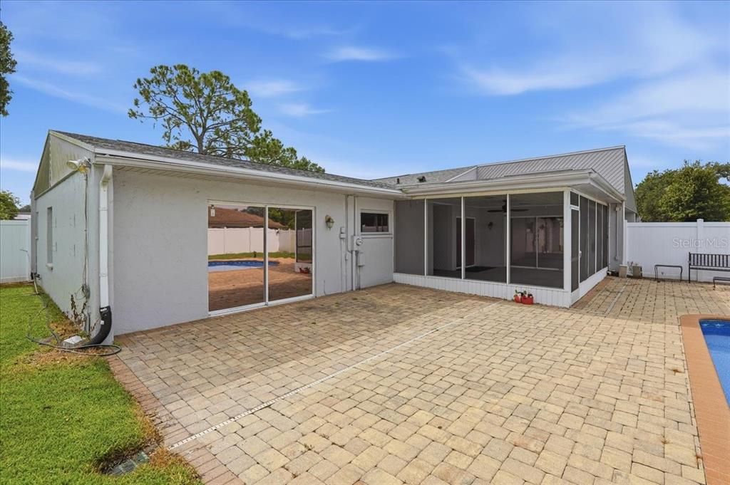 En Venta: $449,500 (4 camas, 2 baños, 2596 Pies cuadrados)