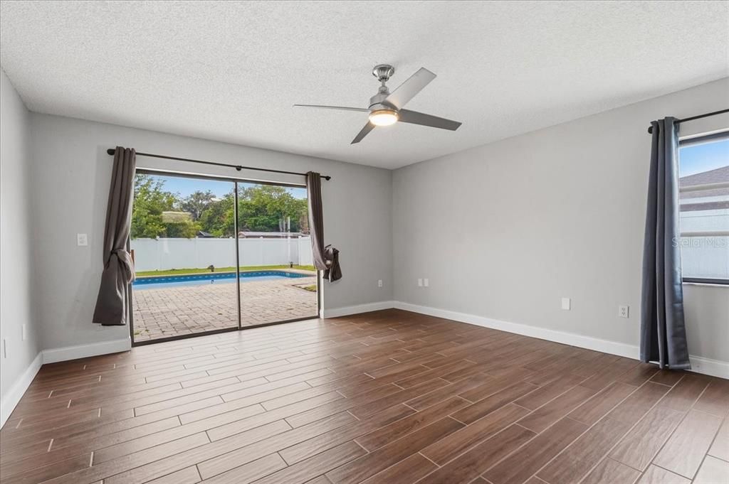 En Venta: $449,500 (4 camas, 2 baños, 2596 Pies cuadrados)