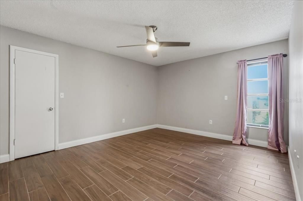 En Venta: $449,500 (4 camas, 2 baños, 2596 Pies cuadrados)