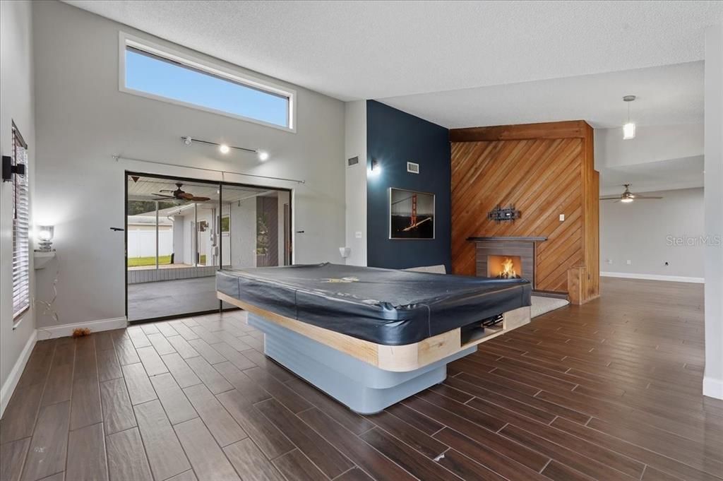 En Venta: $449,500 (4 camas, 2 baños, 2596 Pies cuadrados)