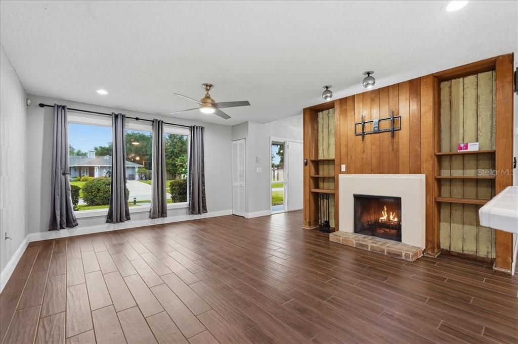 En Venta: $449,500 (4 camas, 2 baños, 2596 Pies cuadrados)