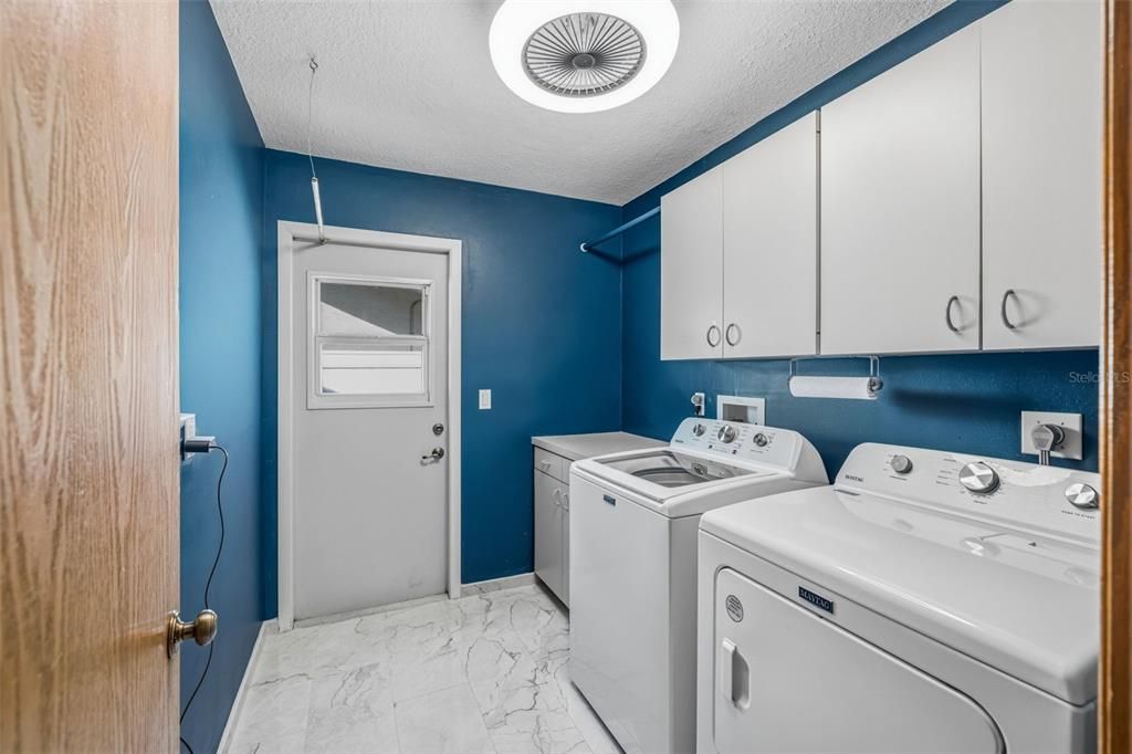 For Sale: $579,000 (3 beds, 2 baths, 1722 Square Feet)