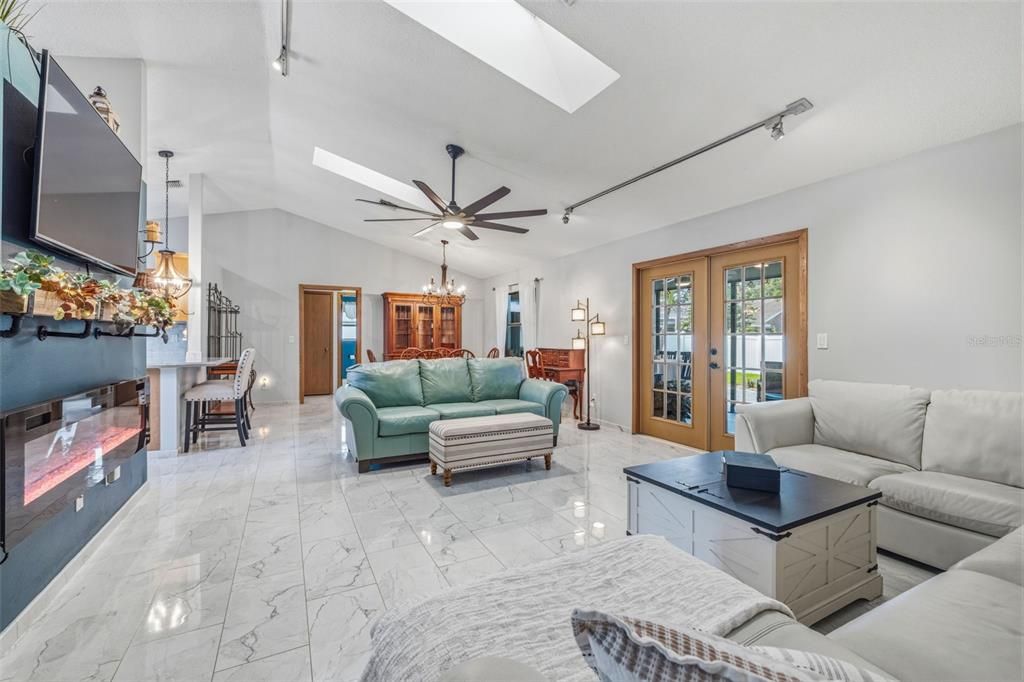For Sale: $579,000 (3 beds, 2 baths, 1722 Square Feet)