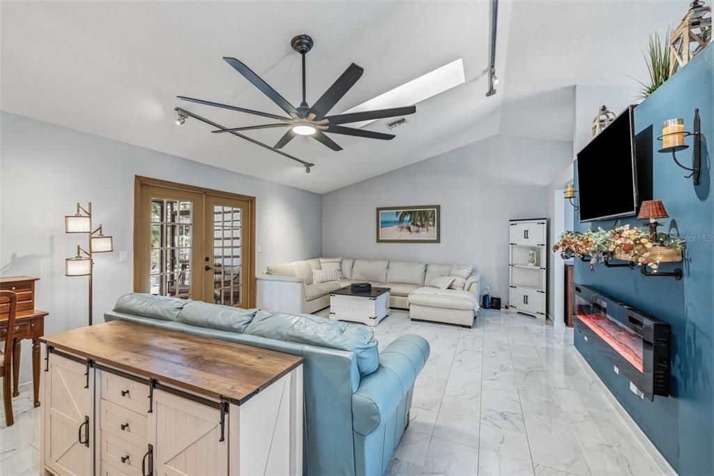 For Sale: $579,000 (3 beds, 2 baths, 1722 Square Feet)