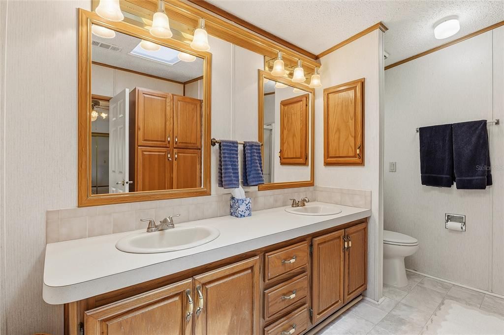 For Sale: $274,900 (2 beds, 2 baths, 1761 Square Feet)