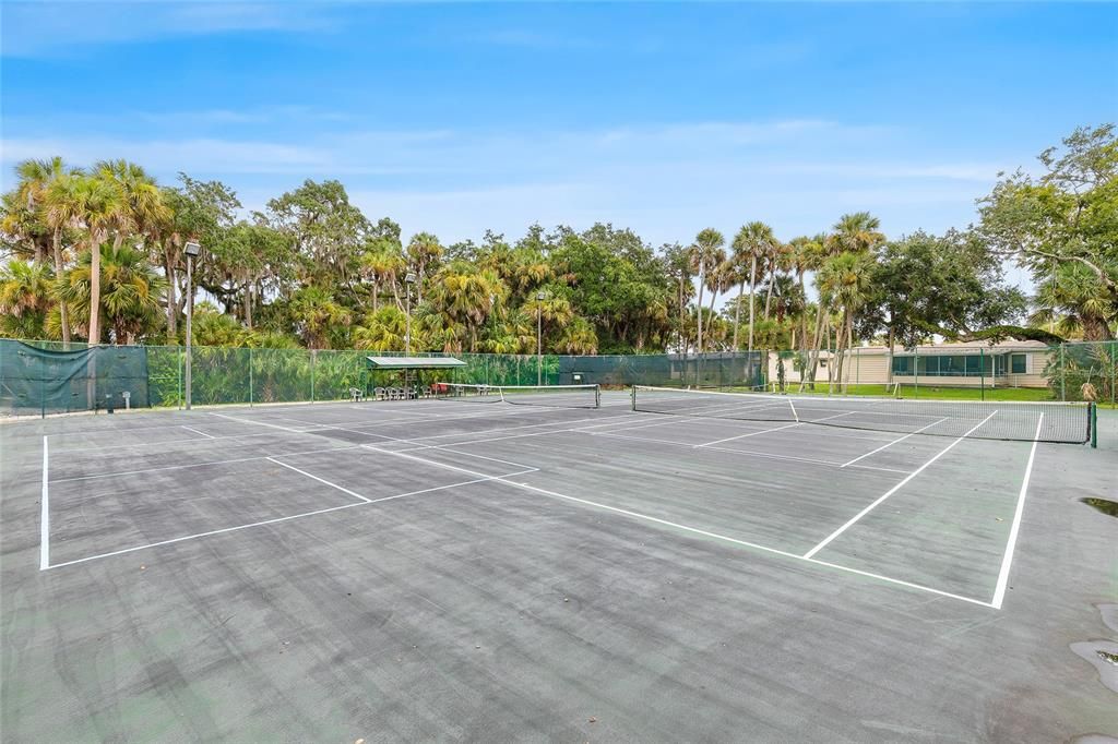 For Sale: $274,900 (2 beds, 2 baths, 1761 Square Feet)