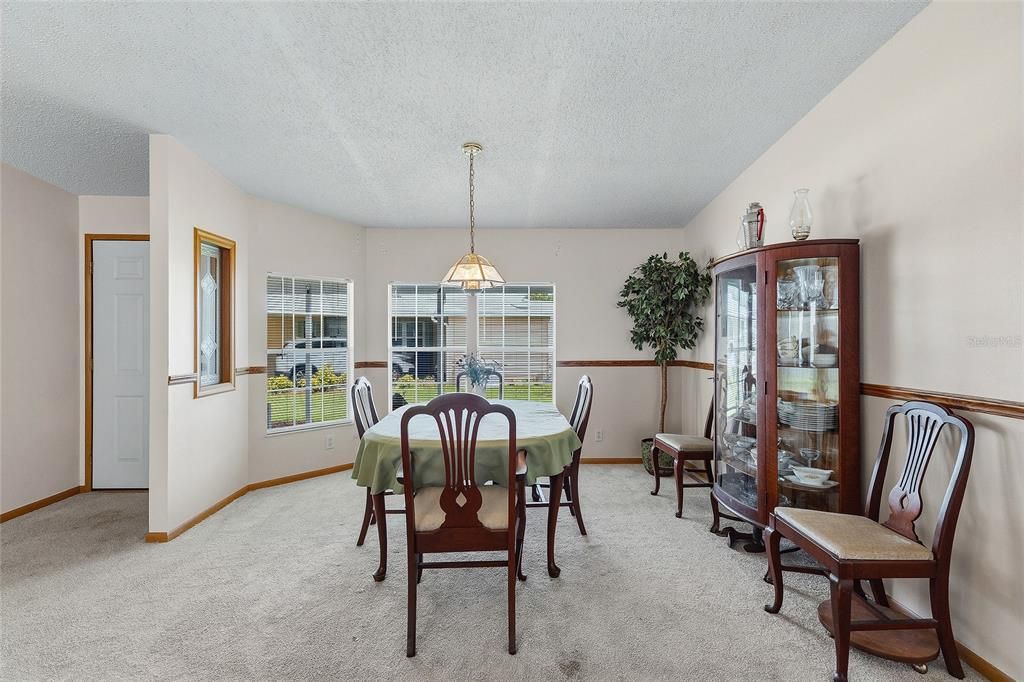 For Sale: $274,900 (2 beds, 2 baths, 1761 Square Feet)
