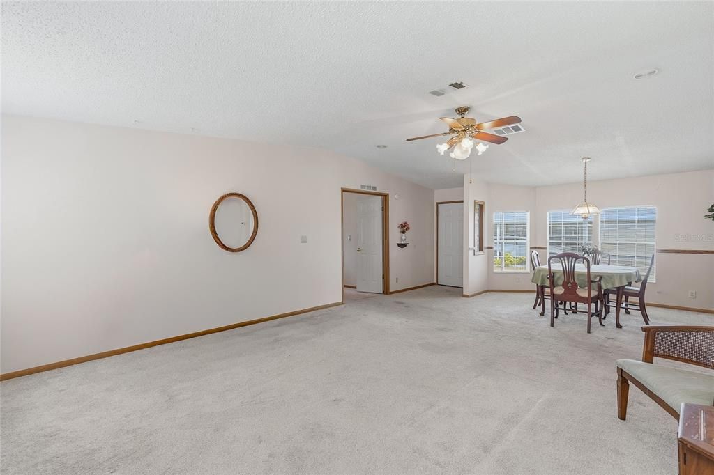 For Sale: $274,900 (2 beds, 2 baths, 1761 Square Feet)