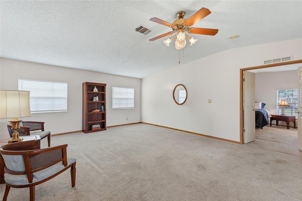 For Sale: $274,900 (2 beds, 2 baths, 1761 Square Feet)