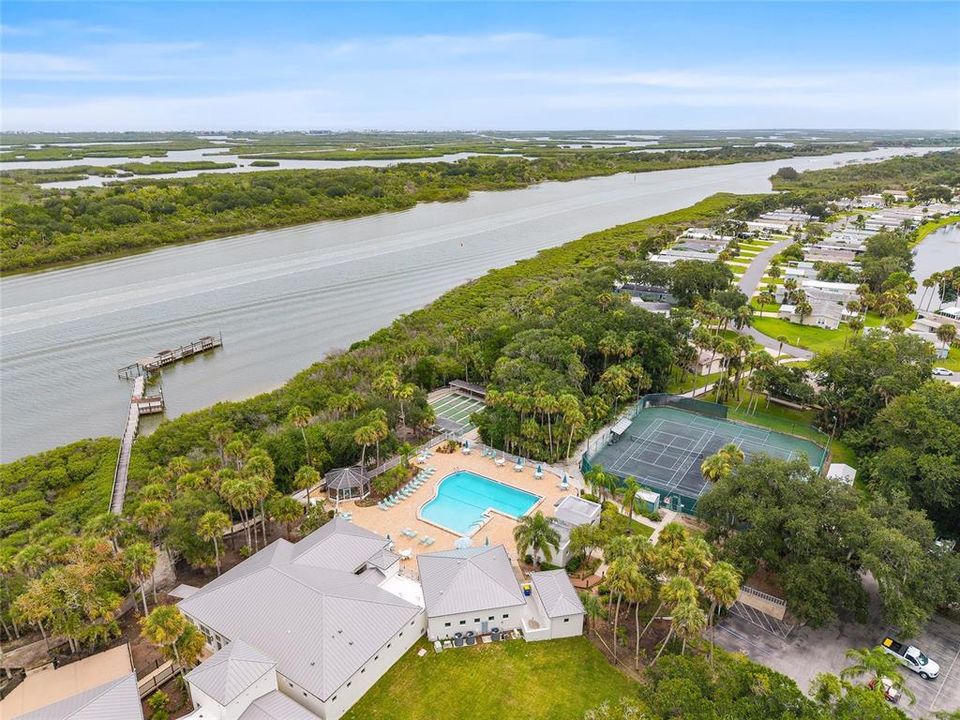 For Sale: $274,900 (2 beds, 2 baths, 1761 Square Feet)