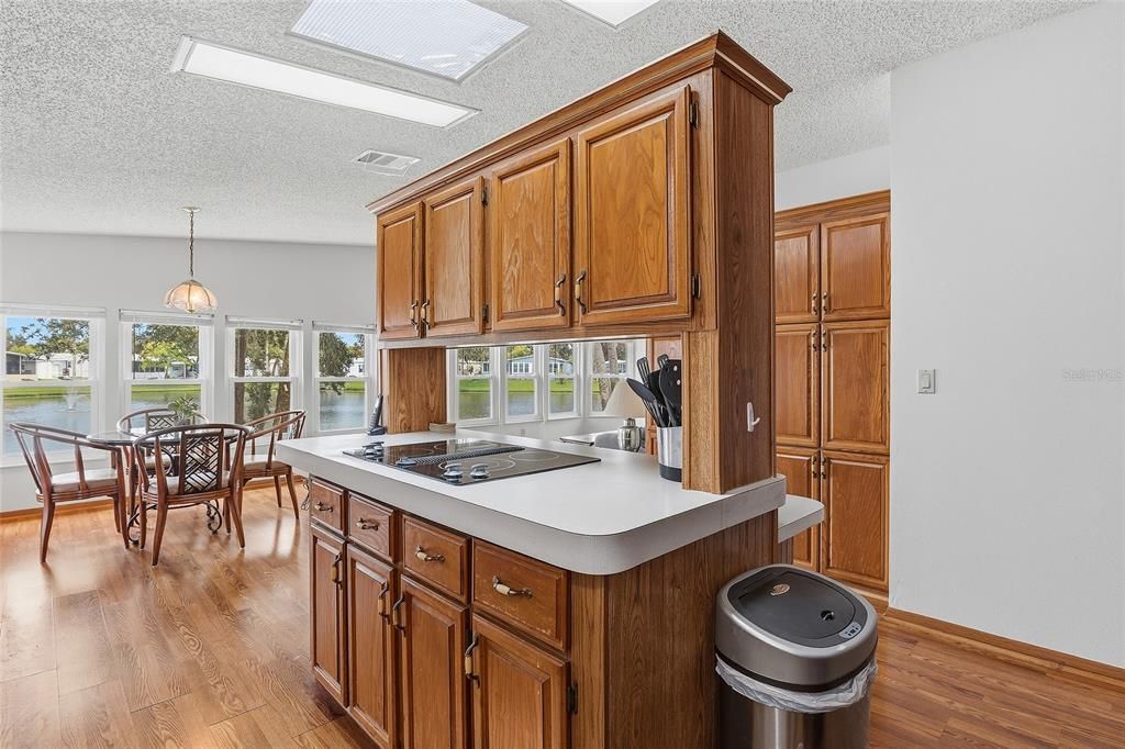 For Sale: $274,900 (2 beds, 2 baths, 1761 Square Feet)