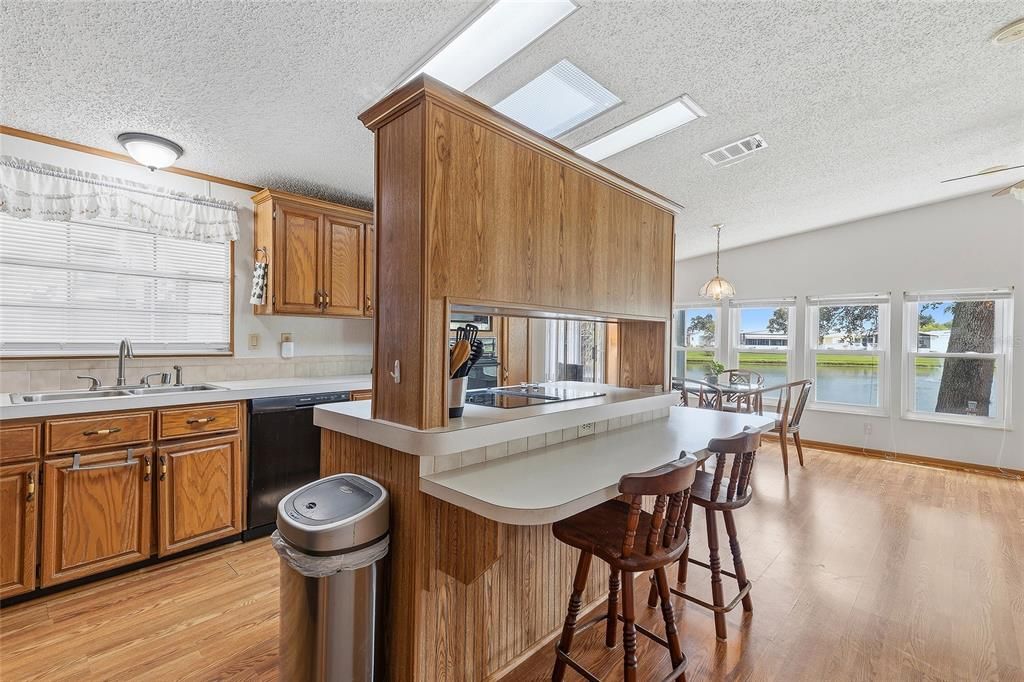 For Sale: $274,900 (2 beds, 2 baths, 1761 Square Feet)