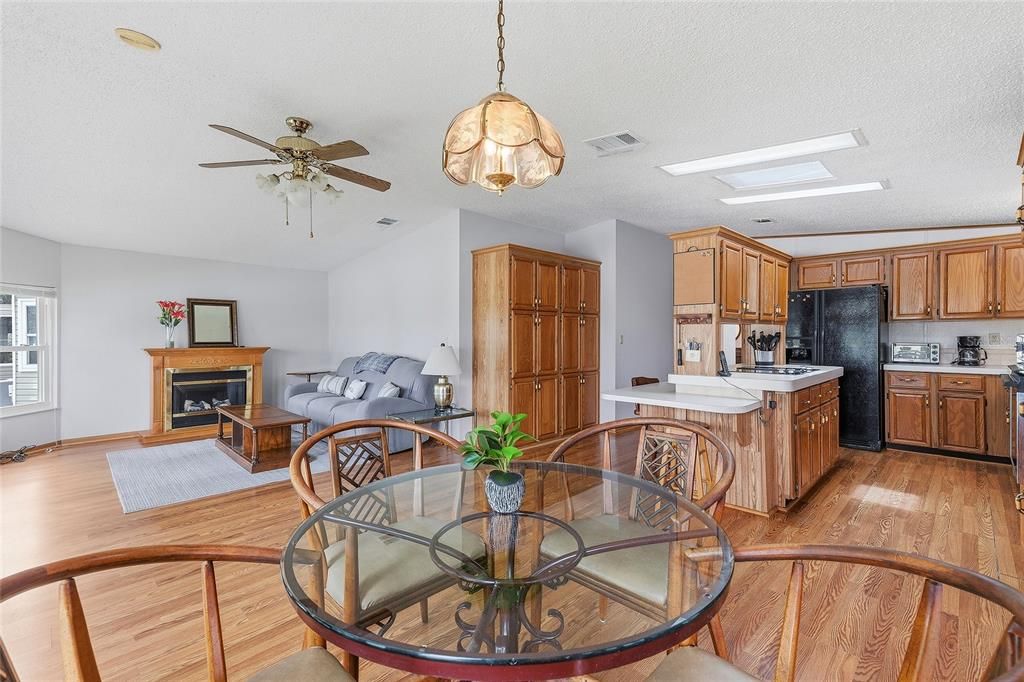 For Sale: $274,900 (2 beds, 2 baths, 1761 Square Feet)