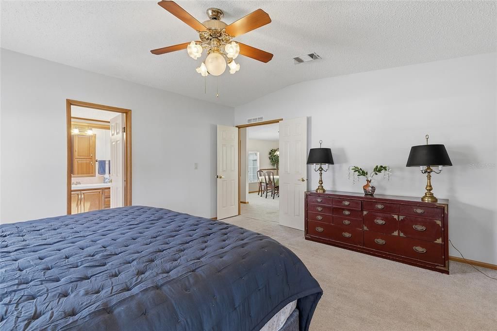 For Sale: $274,900 (2 beds, 2 baths, 1761 Square Feet)