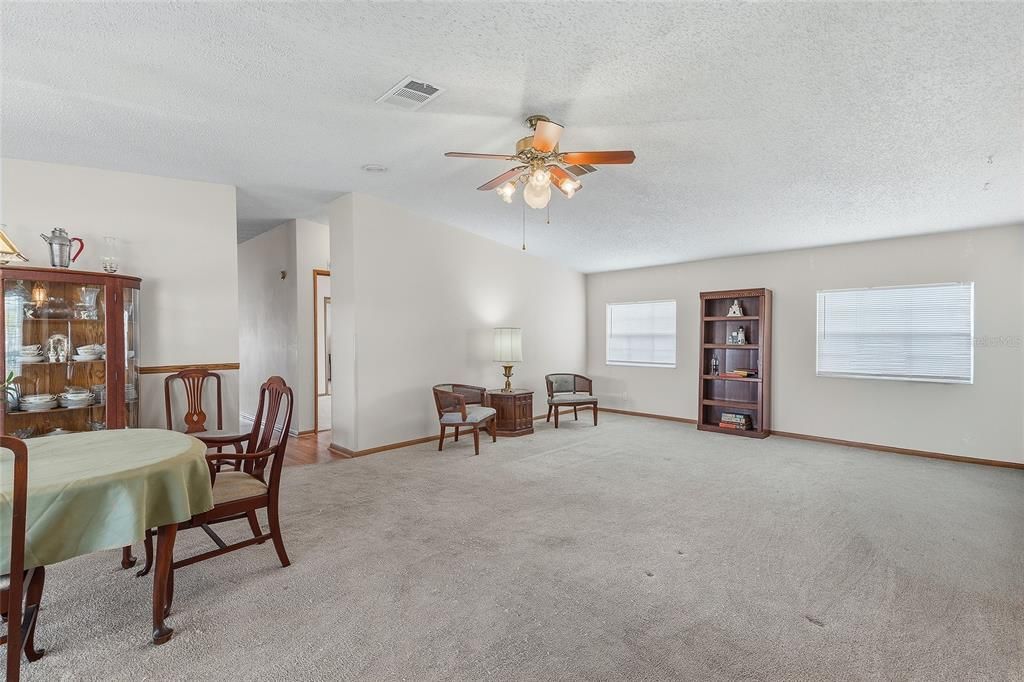 For Sale: $274,900 (2 beds, 2 baths, 1761 Square Feet)